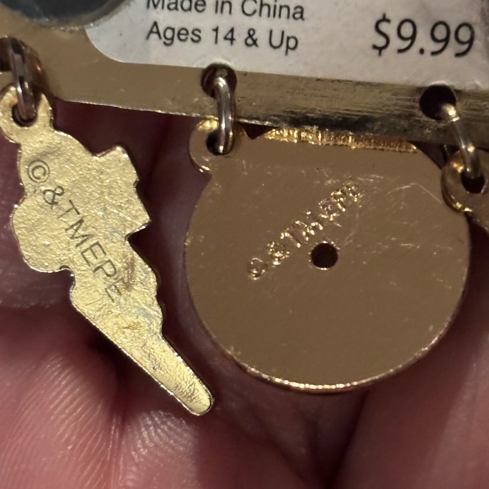 Graceland Mansion Multi Charm Dangle Magnet - Picture 4 of 9